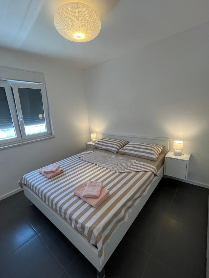 Apartmani Kamil 산책길 외부 사진